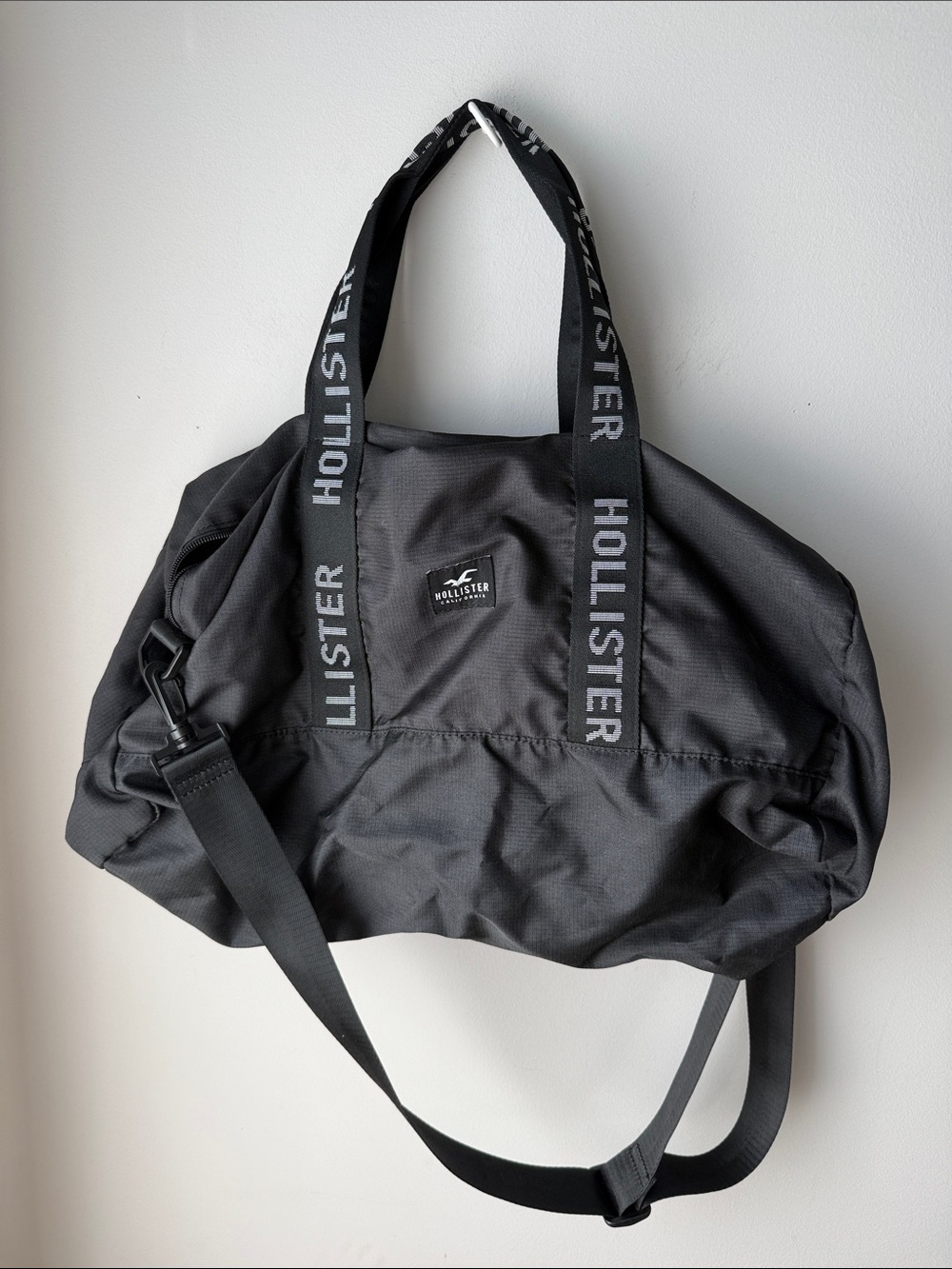 Hollister Black Lightweight Gym Duffle Bag Logo Strap Weekender Travel Bag
